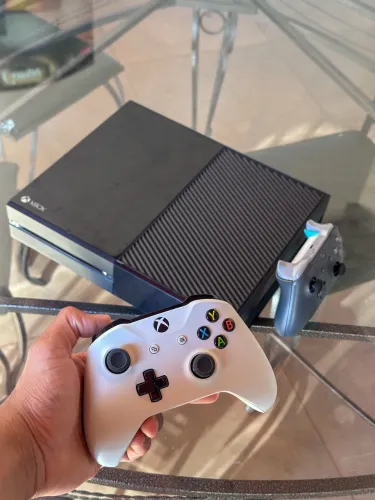 Xbox One + 2 Controles Originais (Muito Conservado)