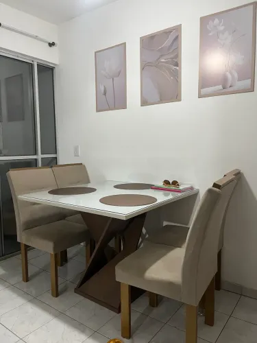 Mesa com 04 cadeiras