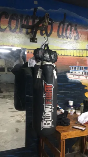 Saco de boxe grande com suporte de parafusar na parede e luva
