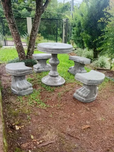 Jogo de Mesa e Banquetas