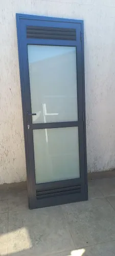 Porta alumínio linha suprema 0,77 X 2,19
