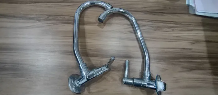 2 Torneiras de parede cromadas novas