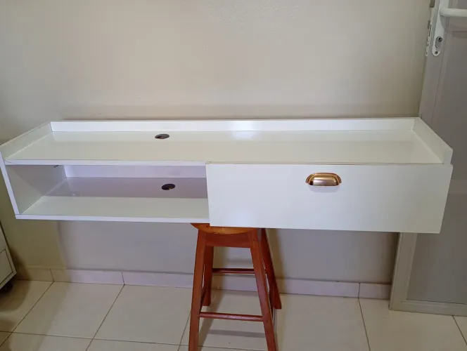 Aparador Suspenso com Porta Rack Penteadeira multiuso Organizador Para parede sala quarto