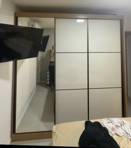Guarda-roupa casal com espelho