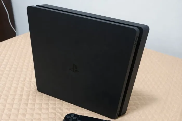 Ps4 slim semi novo