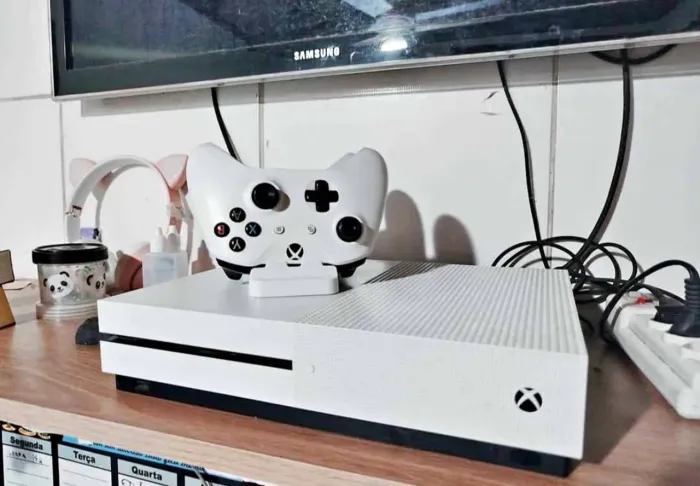 Xbox one s 1TB + controle 
