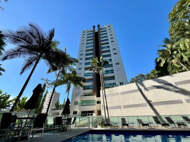 Apartamento com 2 dormitórios, 1 suíte, ampla sacada com churrasqueira e condomínio comple