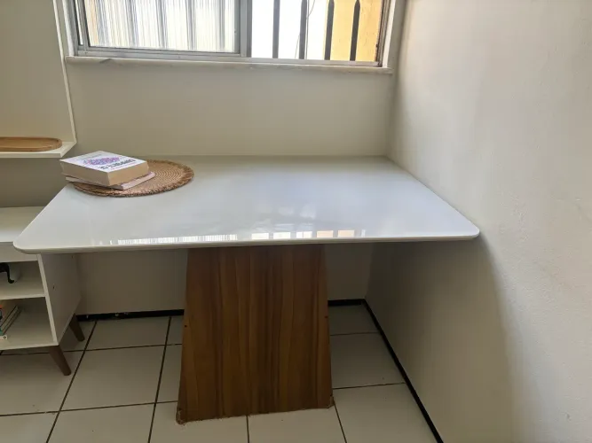 Mesa 4 lugares com tampo de vidro