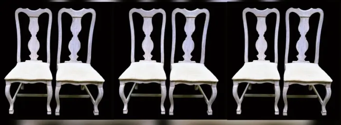 Conjunto seis cadeiras madeira pátinada branco assento estofado encosto vazado..*Descrição