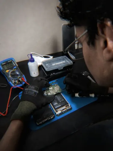 Troca de Bateria e Limpeza de Celular - Buscamos na sua Casa - Santo André