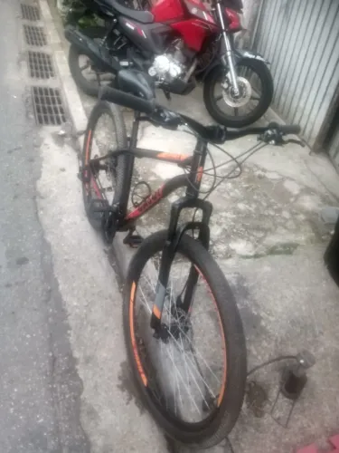 Bicicleta aro 29 semi nova 