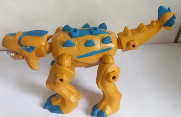Kit com 3 brinqeudos Hero Mashers Hasbro
