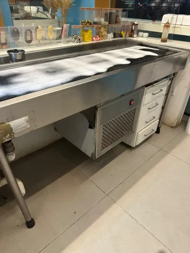 Pista fria com pedra em silestone para sorvetes/picolés