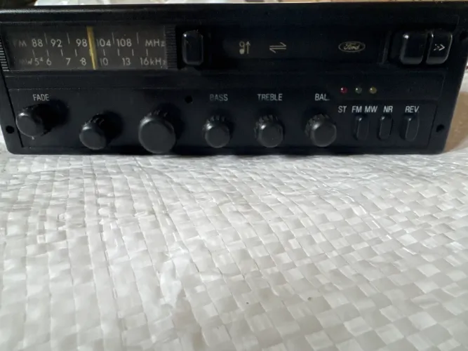 Rádio toca-fita Ford Escort XR-3 Del Rey