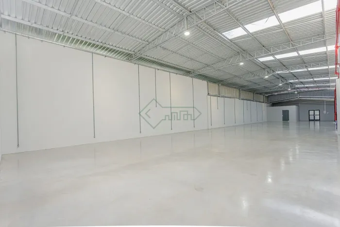 Galpão Comercial para Locação em Joinville-SC - Bairro Santa Catarina 5 Salas, 4 Banheiros