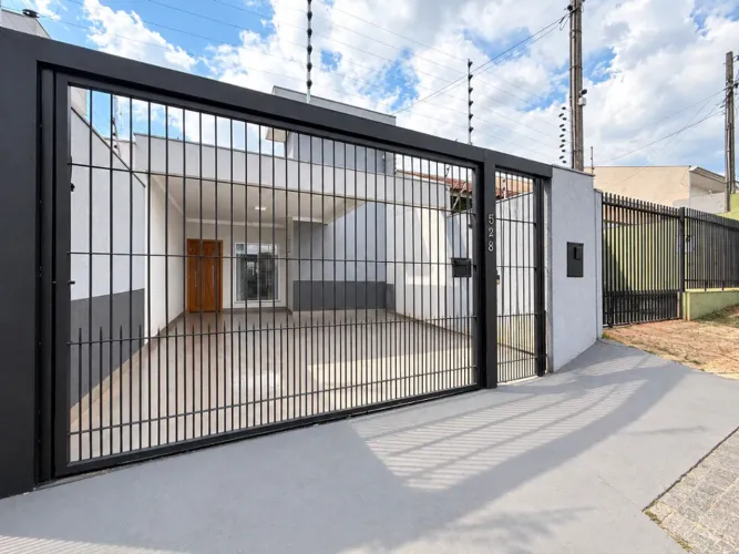 Casa à venda em Maringá, Parque das Laranjeiras, com 3 quartos, com 92.51 m²