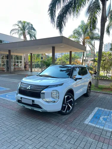 Mitsubishi Outlander Signature 2.4 4X4 AUT (híb) 2026