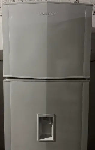 Geladeira usada grande Frost free funcionando normalmente