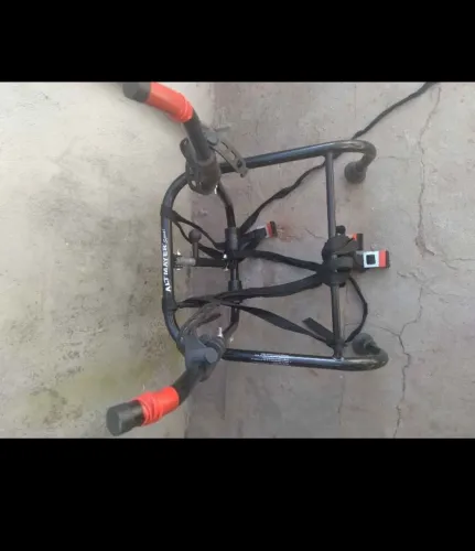 Vendo suporte de bicicleta, para colocar no carro