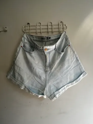 Short jeans