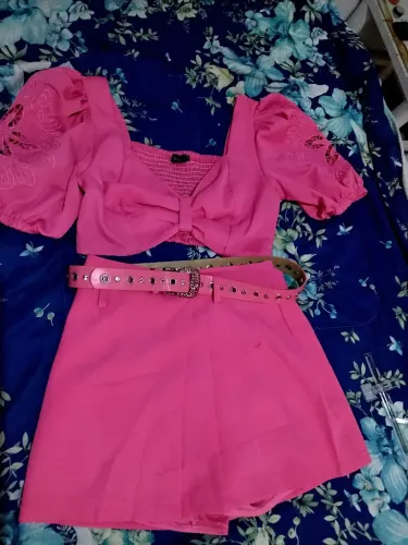 Conjunto coreano rosa