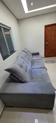 Sofá retrátil de 3 lugares no suede cinza