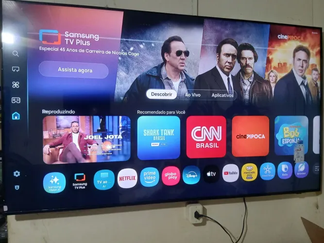 Vendo esta tv 65 polegadas samsung 4k Qled na caixa nota fiscal e garantia do fabricante