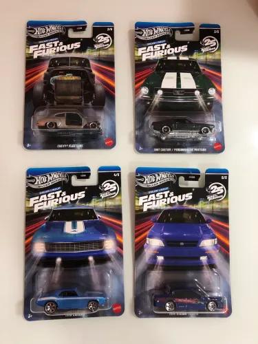 Kit com 4 miniaturas Hotwheels Velozes e Furiosos