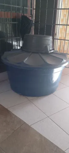 Caixa d'água usada