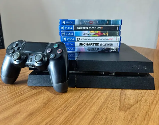 PlayStation 4 (PS4) 