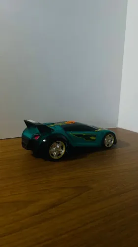 Carro hotwheels semi-novo