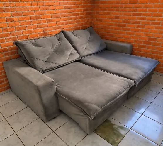 Sofá Retrátil e Reclinável Semi Novo 2,35x1,75: Retirar no Aero Rancho!