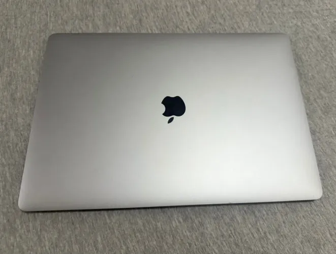 MacBook Pro 2016 16gb ram 256gb ssd core i7