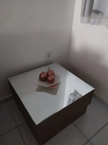 Centro com espelho para sala de estar