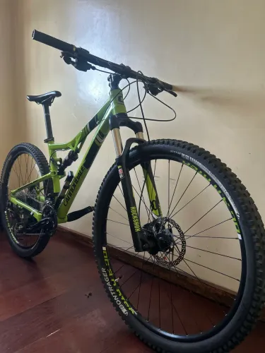 Bicicleta Cannondale full shimano deore slx + rockshox aceitamos troca