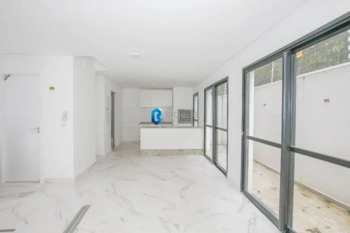 Sobrado com 3 dormitórios e 4 vagas para alugar - Santo Inácio - Curitiba/PR - Proximo Uni