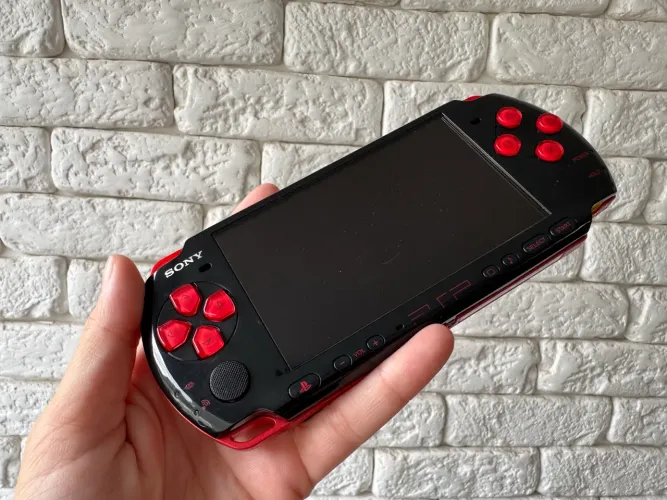 PSP Preto e Vermelho - Japonês