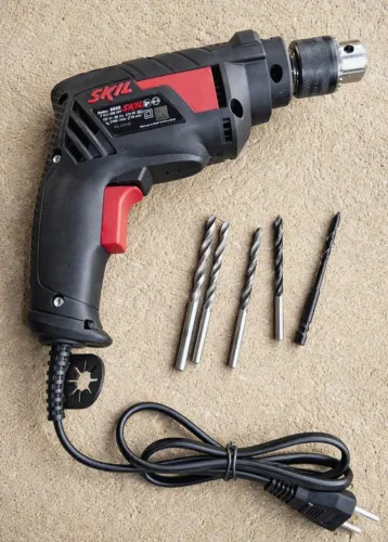 Furadeira Impacto Skil/Bosch 570w + jogo de brocas - pouco uso doméstico + garantia