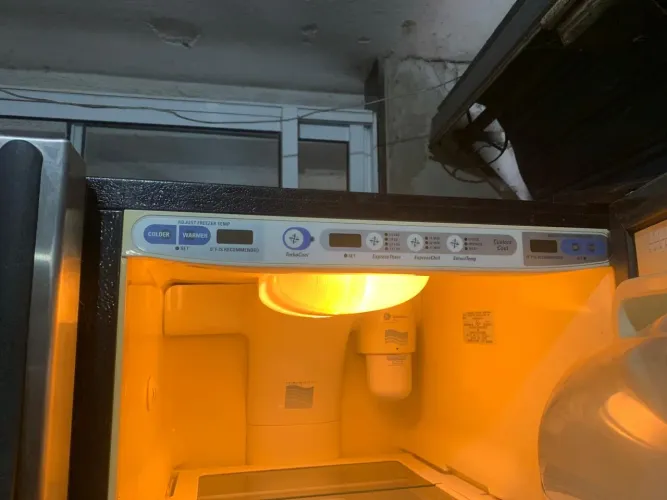 Vendo Geladeira GE side by side funcionando leia o anúncio todo