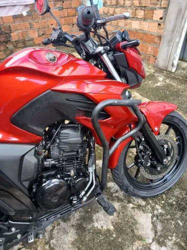 Moto semi novo esportiva documentação tudo certo .