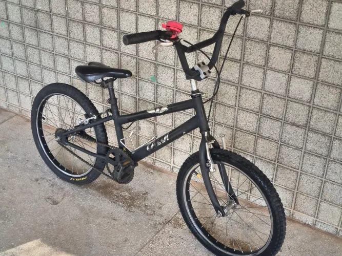 Vendo bicicleta infantil aro 20 CALOI BMX CROSS - Impecável