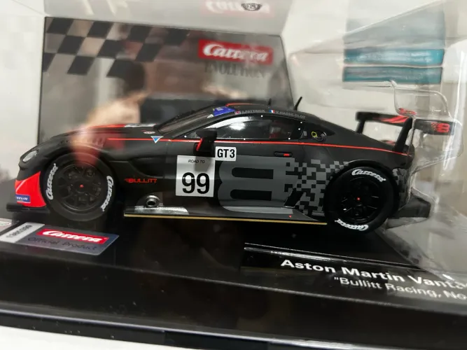 Carrinho Autorama Carrera Aston-Martin Vantage GT3 Bullitt 1:32 Scale Evolution