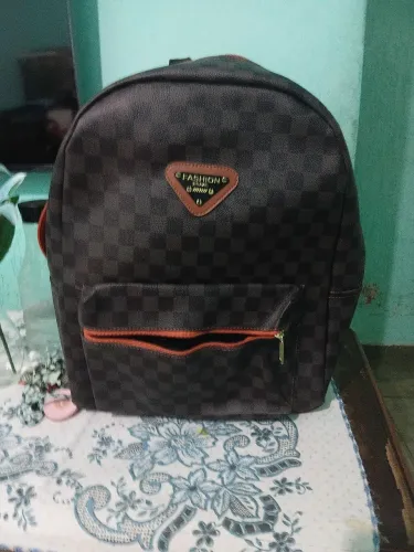 Mochila de couro sintético 