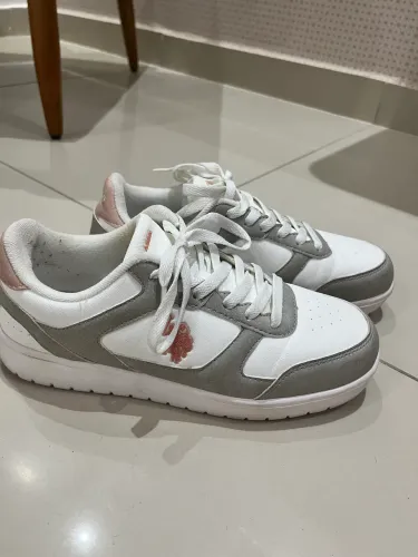 Tênis polo branco e rosa