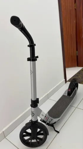 Patinete, longboard e capacetes 