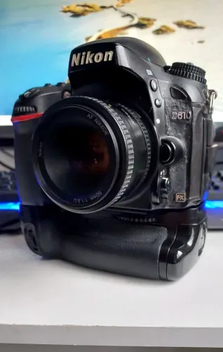 Camera Nikon D610 com vertical grip e lente nikkor 50mm 1.8f