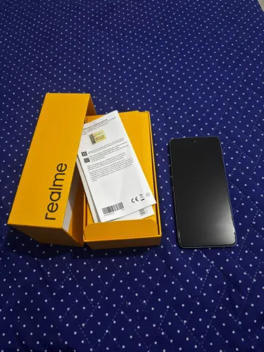 512 gb, 8 de ram, tela 120 FPS, amoled, vai carregador turbo, caixa e nota fiscal