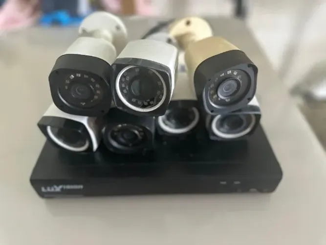 7 Cameras de Vigilancia LuxVision + DVR