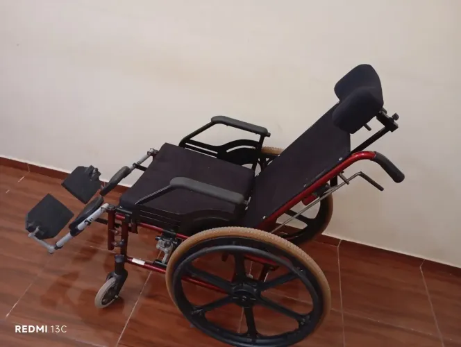 Cadeira de rodas com várias funções