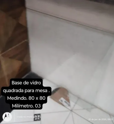 Base quadrada de vidro para mesa. 